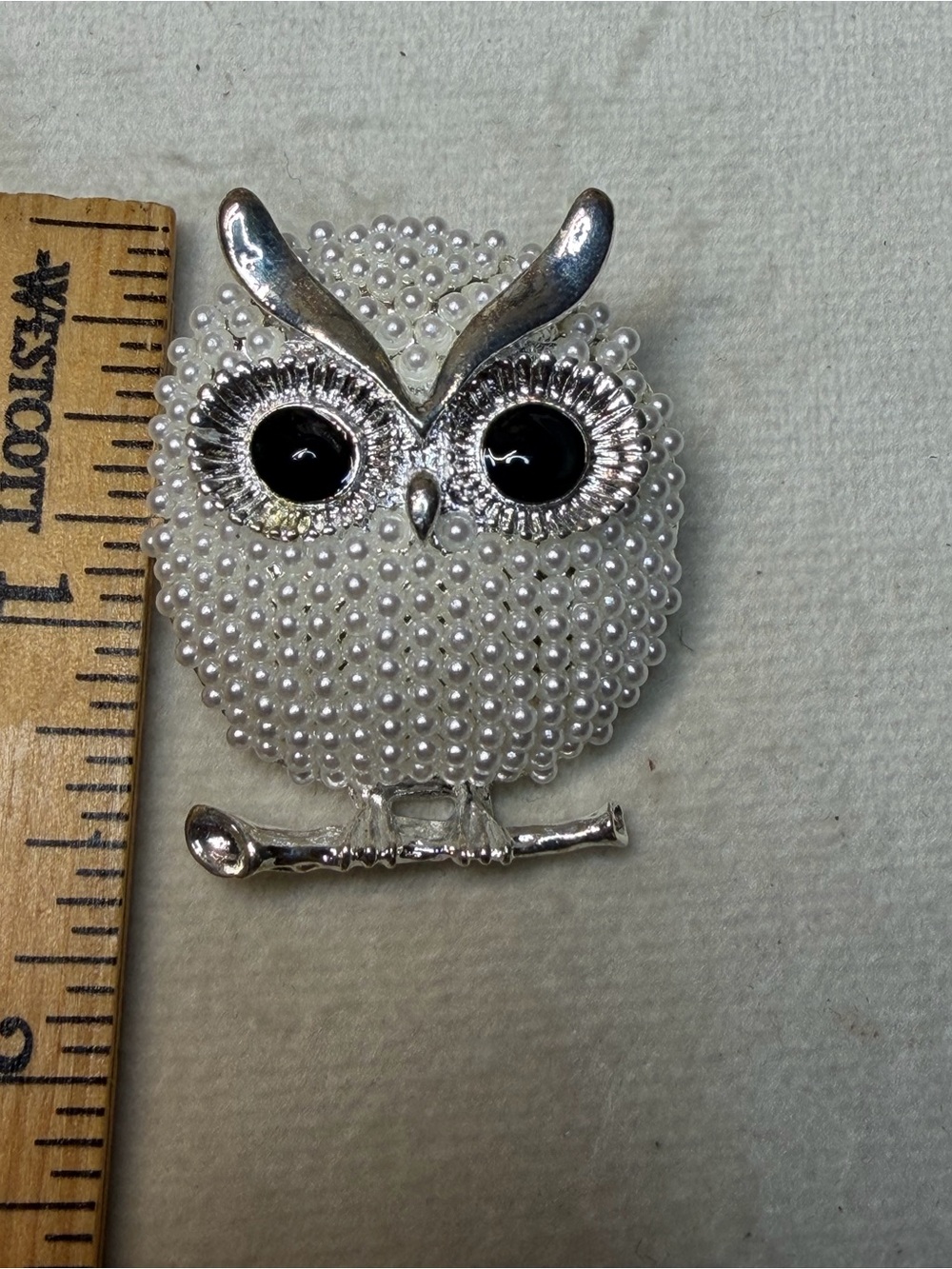 Pearl-Embellished Silver Owl Brooch - White - Picture 5 of 7